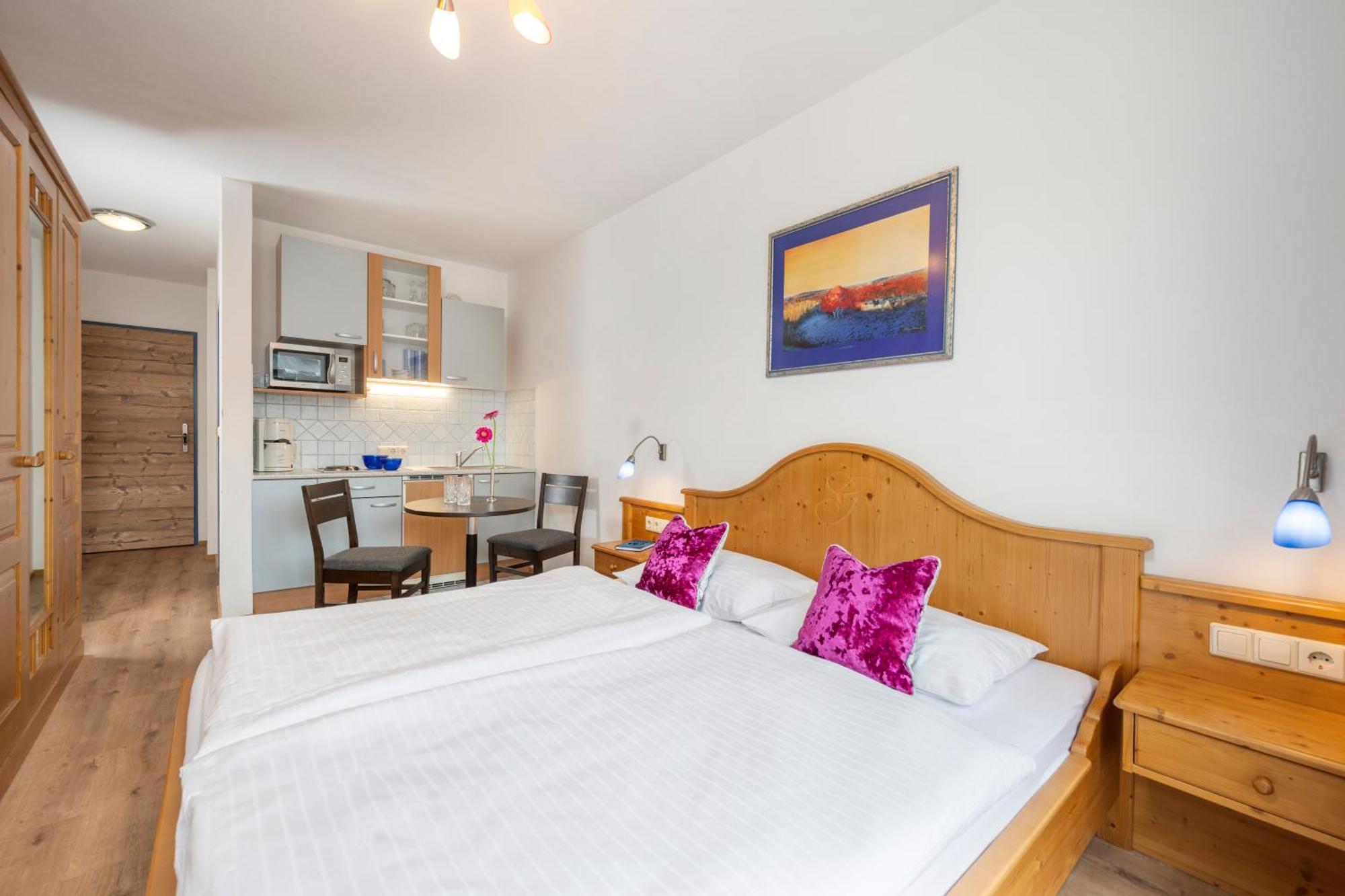 Mia Appartements - Non-Serviced Appartements โอเบอร์เทาเอิร์น ภายนอก รูปภาพ